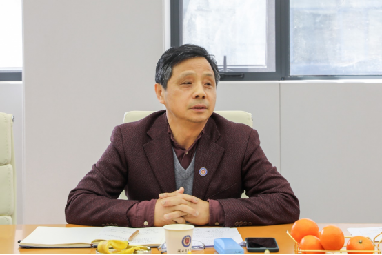 吴怀宇表达了对获奖女教工的祝贺,并充分肯定了全校女教职工在学校